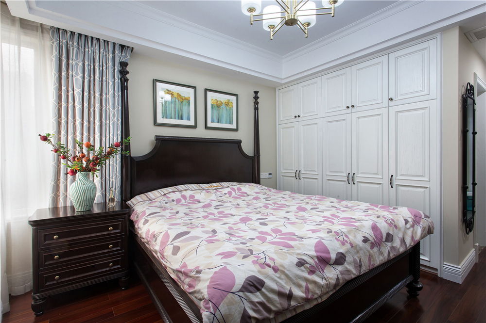 原木定制衣柜價(jià)格貴不貴？(圖1)