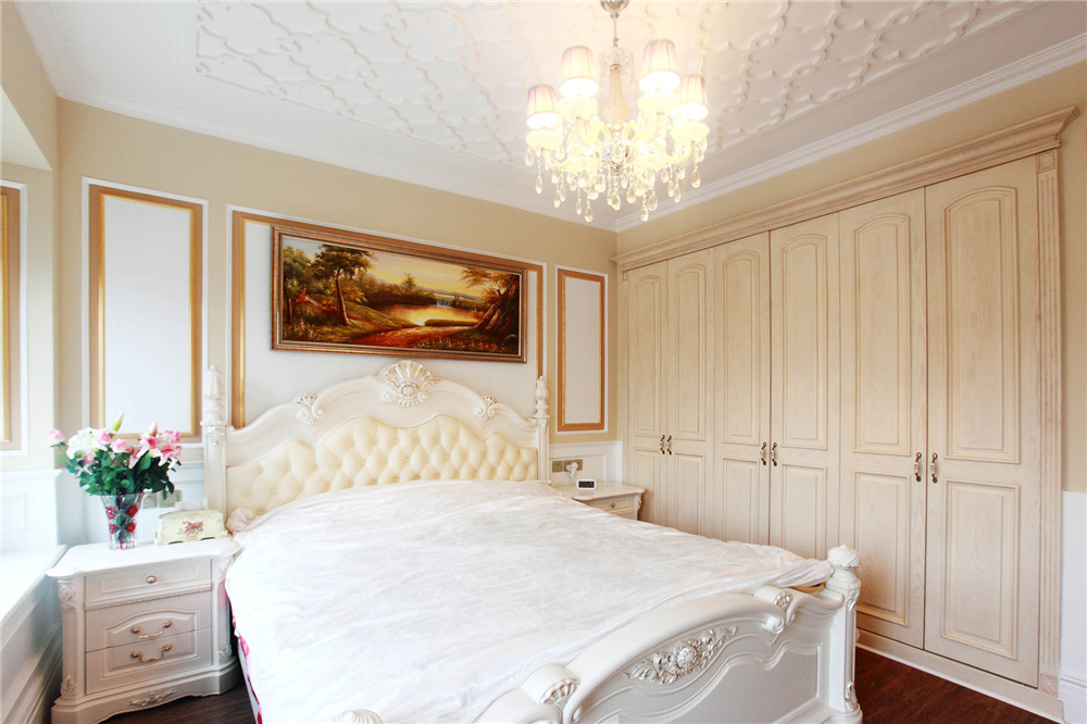 入墻式定制衣柜有哪些優(yōu)缺點？(圖1)