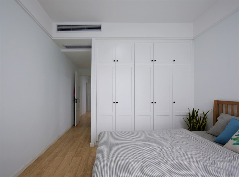 定制到頂衣柜好不好，有哪些優(yōu)缺點？(圖1)